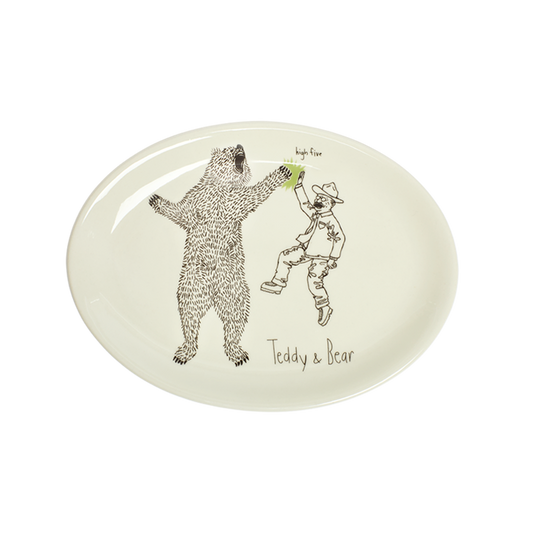 Round ceramic plate with illustrations of a bear and a person, and the text 'Teddy & Bear'.